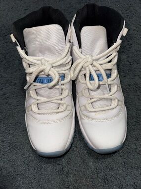 Nike Kids White and Black Sneakers with Blue Accent